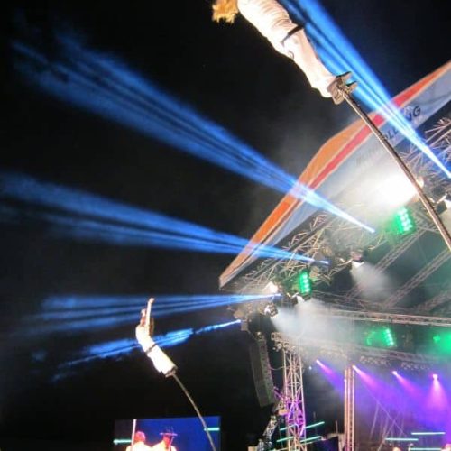 Pole Swing auf einer Bühne